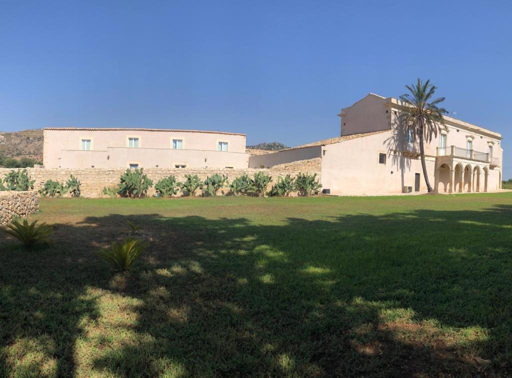 Ballium Luxury Relais Avola Bagian luar foto