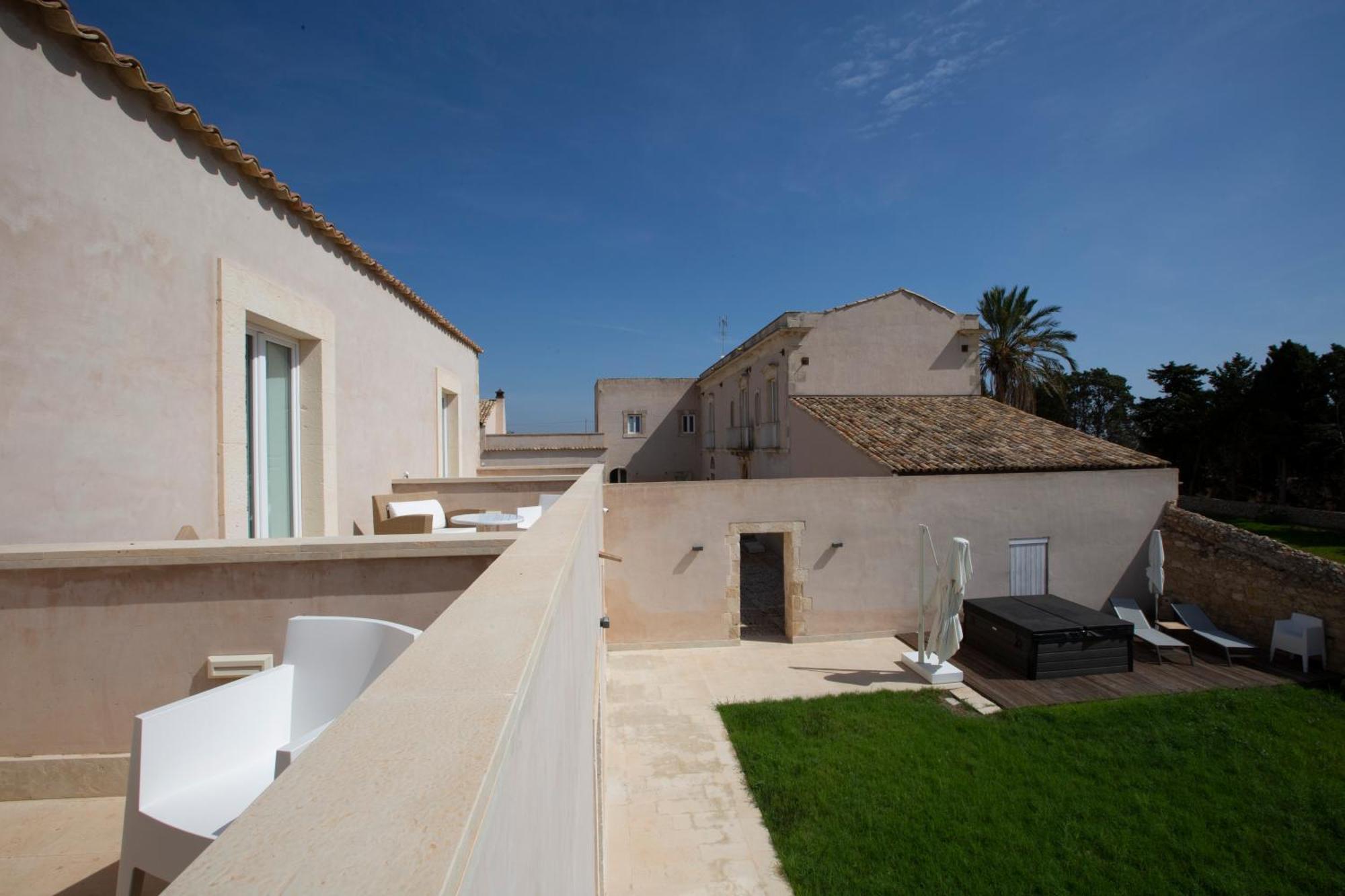 Ballium Luxury Relais Avola Bagian luar foto